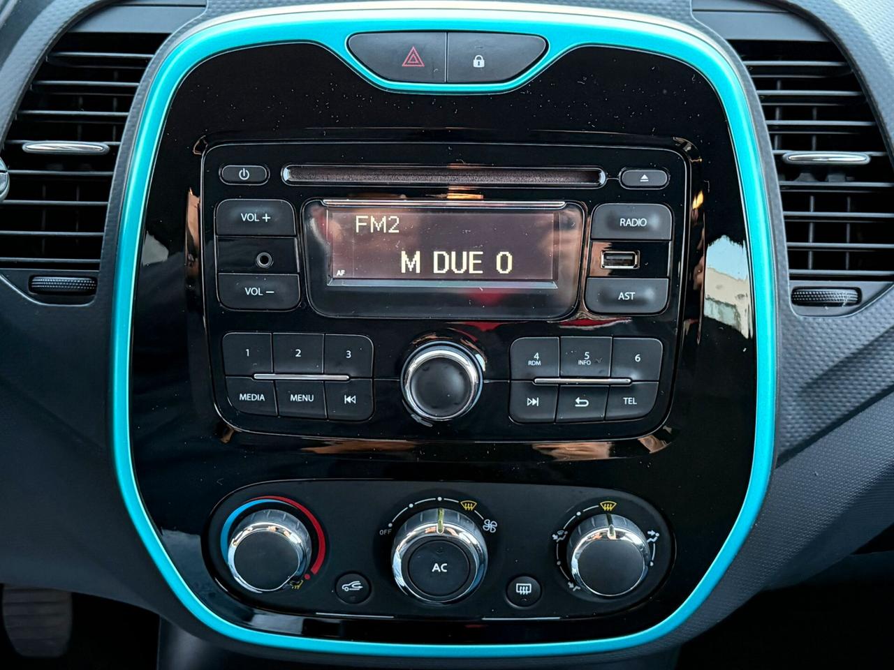 Renault Captur 1.5 dCi 90 CV - AUTOCARRO 4 POSTI