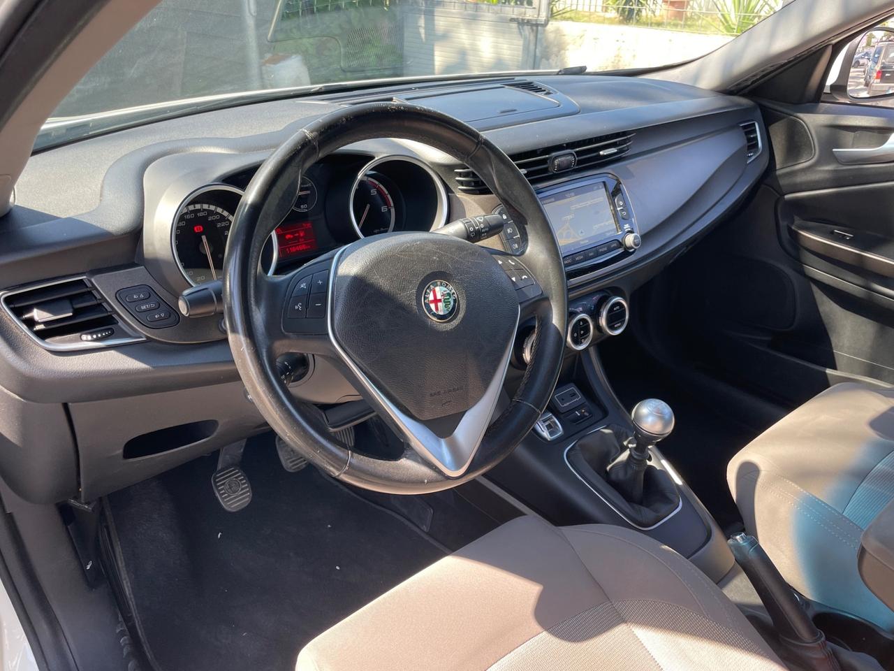 Alfa Romeo Giulietta a*f*f*a*r*e