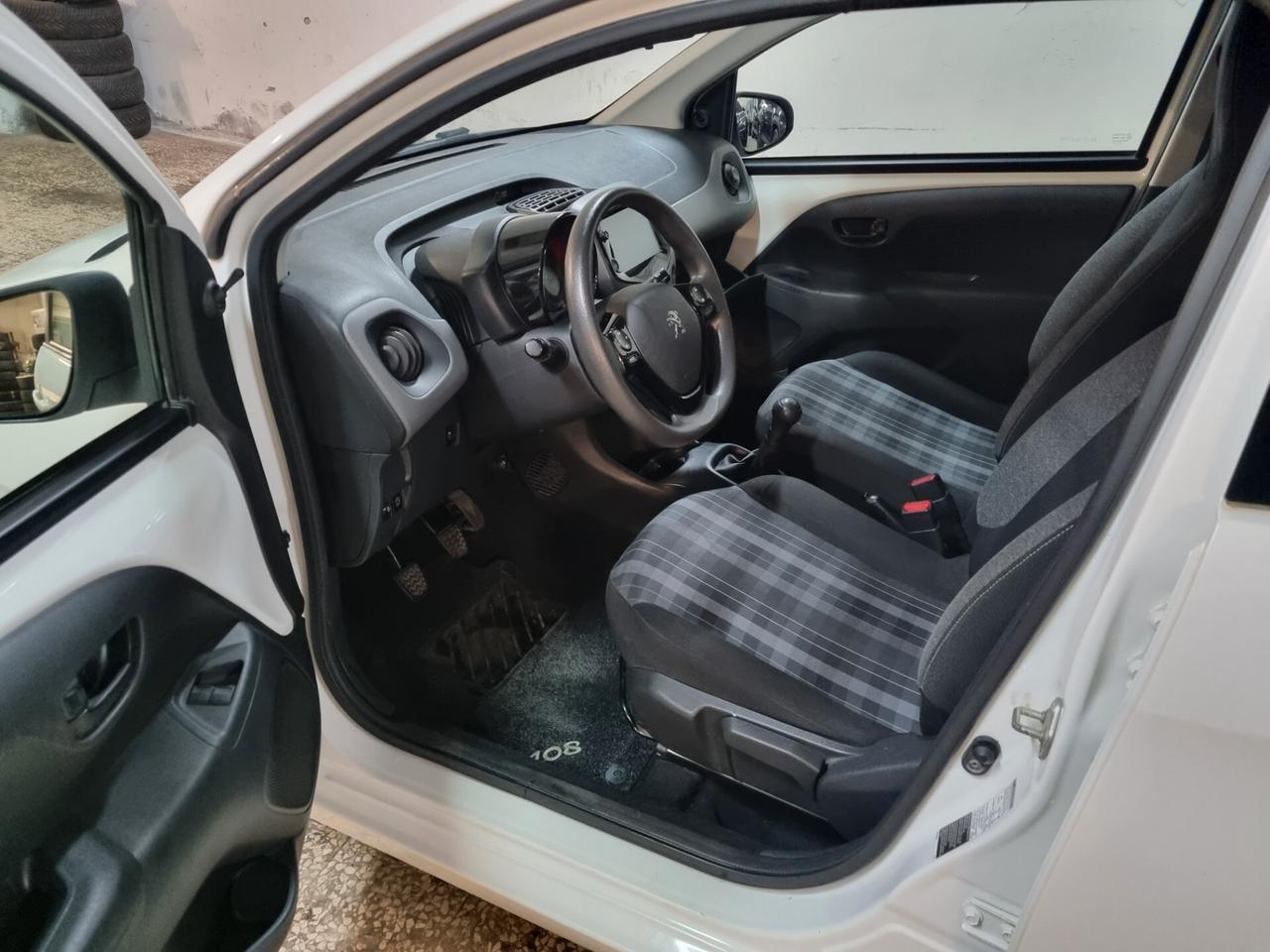 Peugeot 108 VTi 72 S&S 5 porte Allure