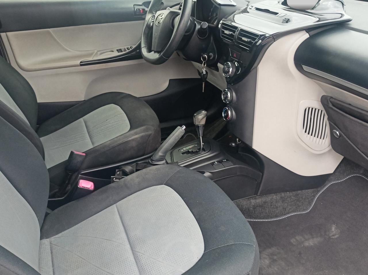 Toyota iQ 1.0 CVT Lounge