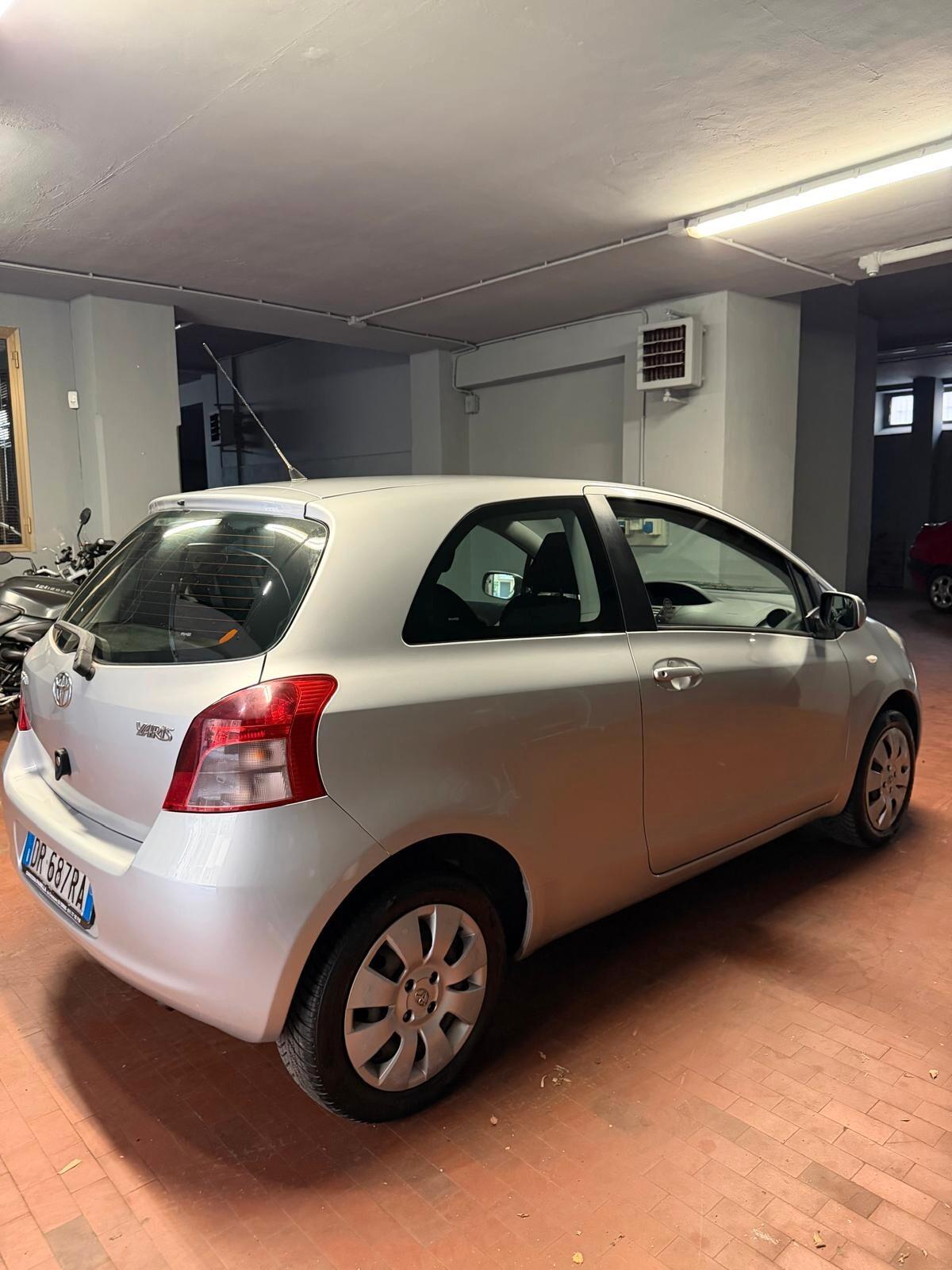 Toyota Yaris 1.0 3 porte Sol