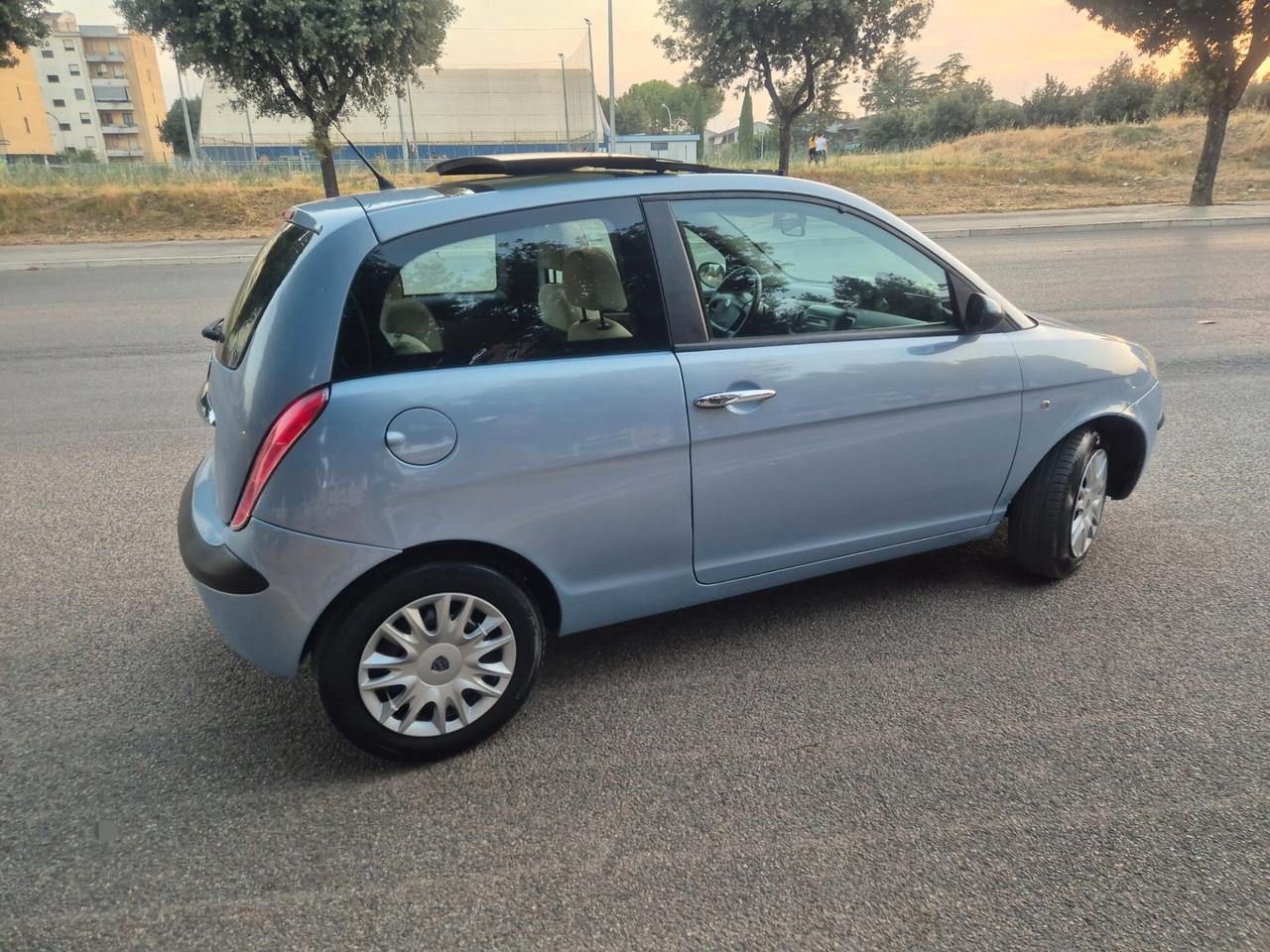 Lancia Ypsilon 1.3 MJT 69 CV Platino tetto apribileeeee