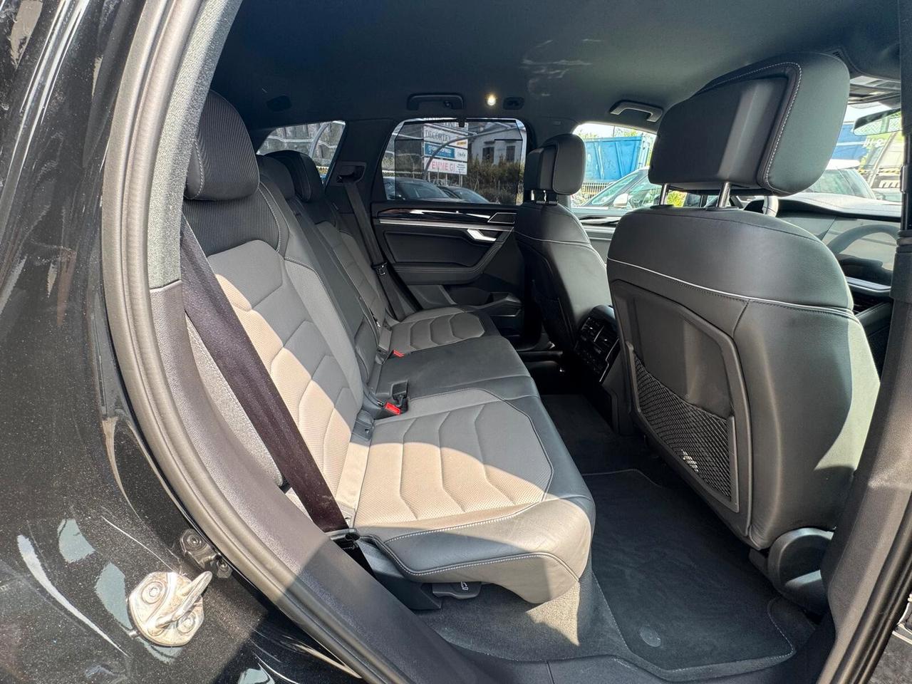 Volkswagen Touareg 3.0 V6 TSI R LINE