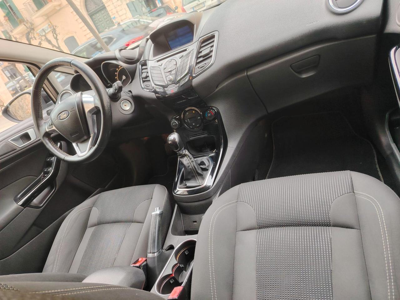 Ford Fiesta 1.5 TDCi 75CV 5 porte Titanium