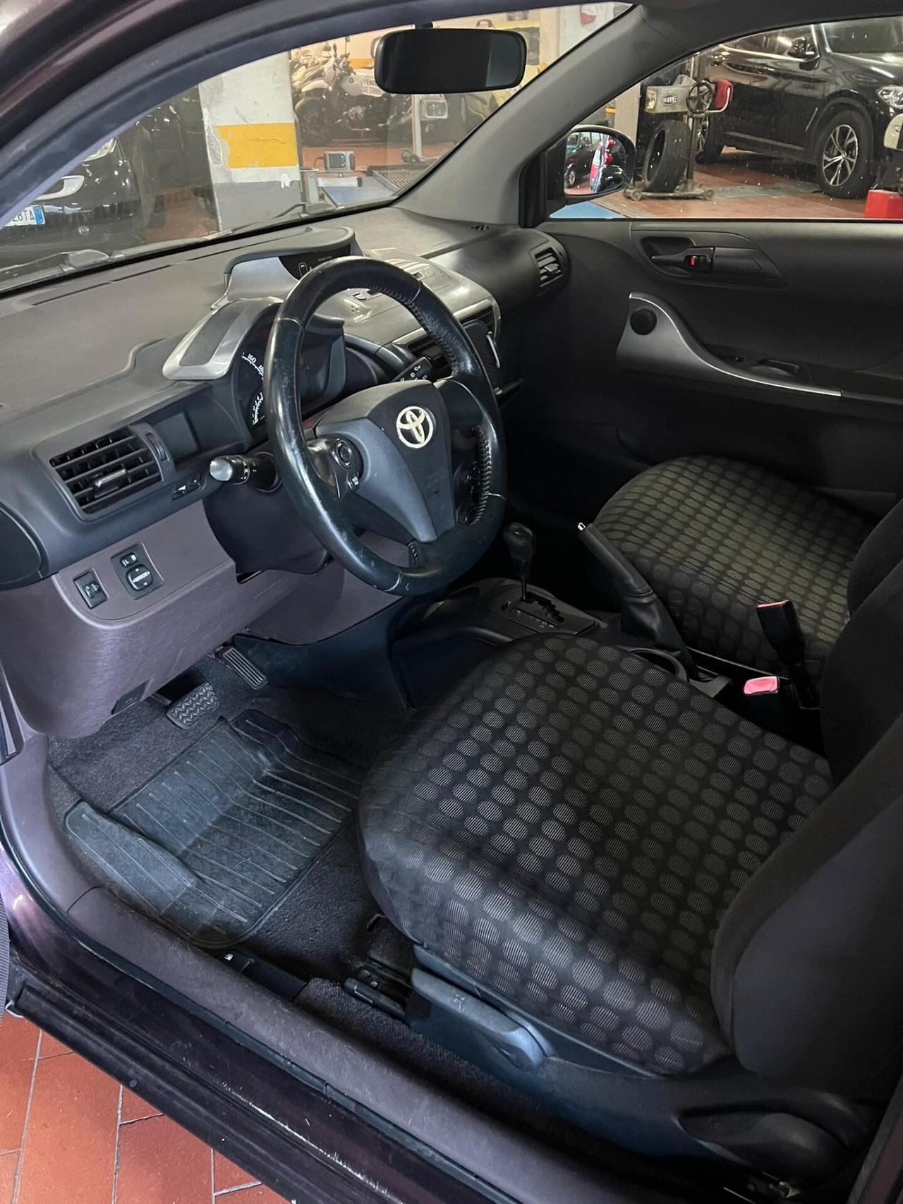 Toyota iQ 1.0 Sol