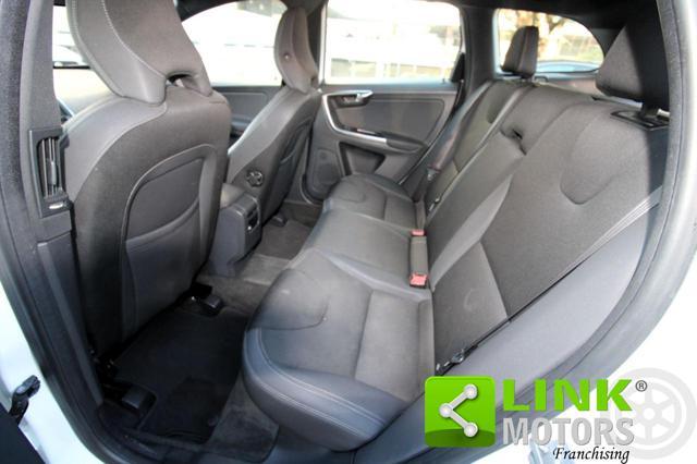 VOLVO XC60 D3 Geartronic R-design Momentum