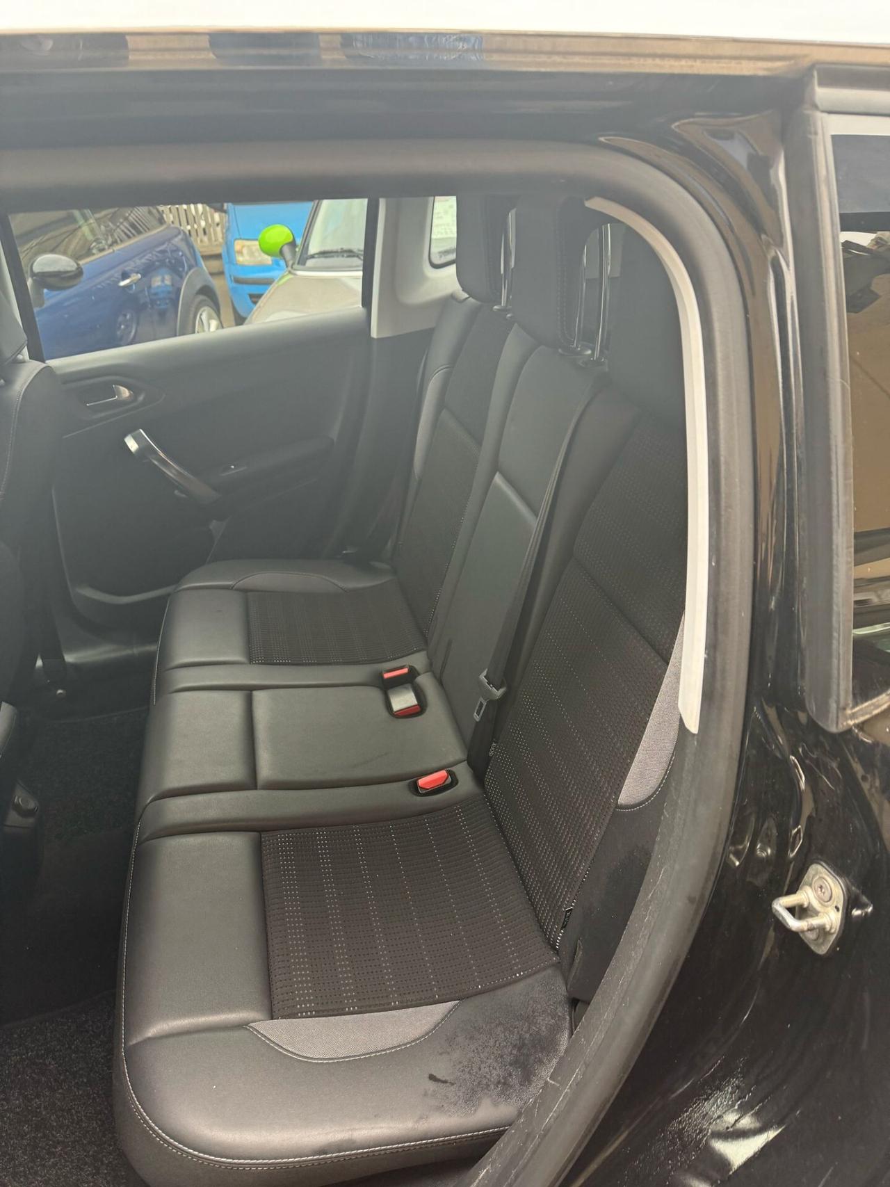 PEUGEOT 2008 1,2 BENZ.