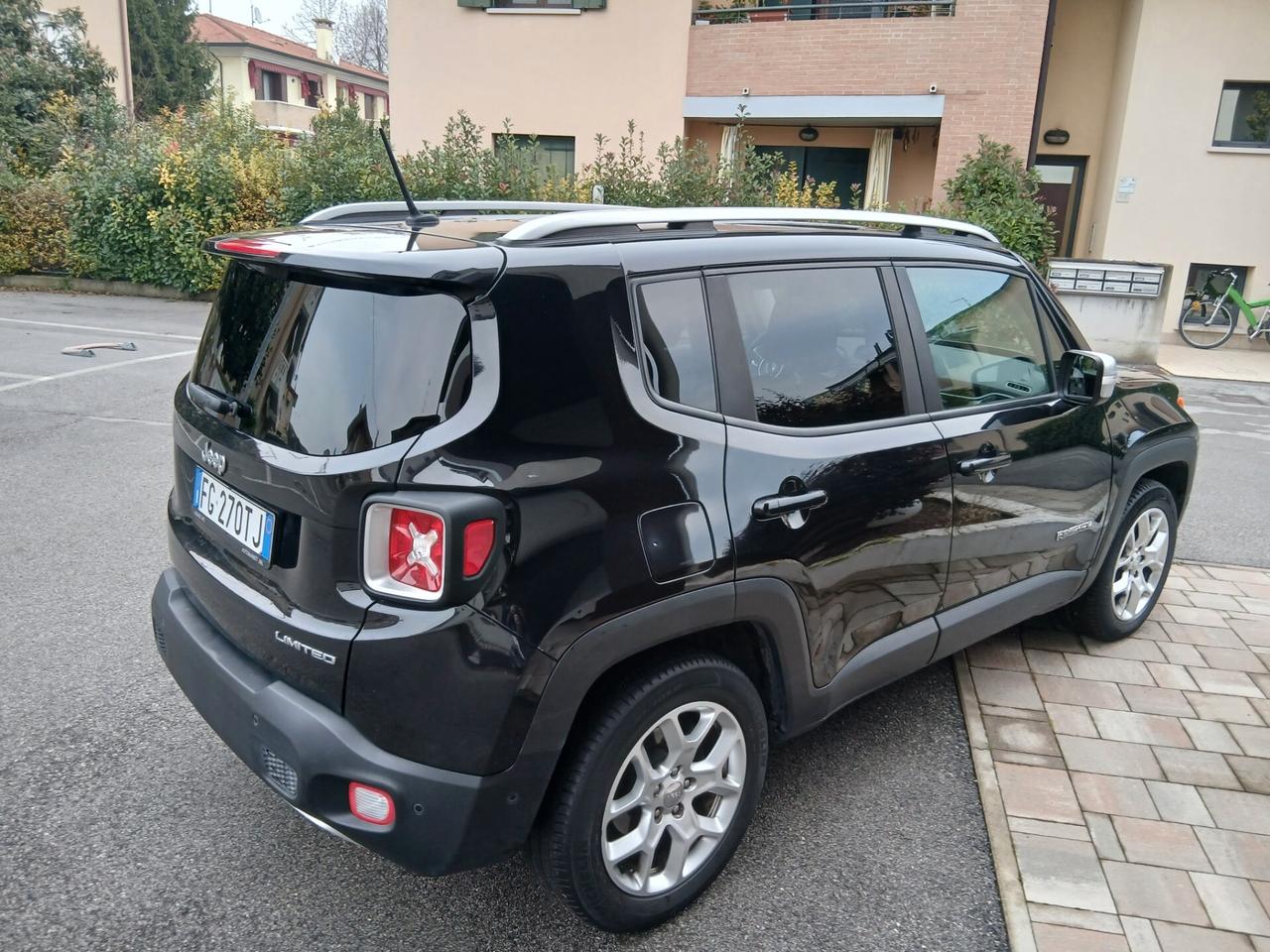 Jeep Renegade 1.6 Mjt 120 CV Limited tua a € 199 mese