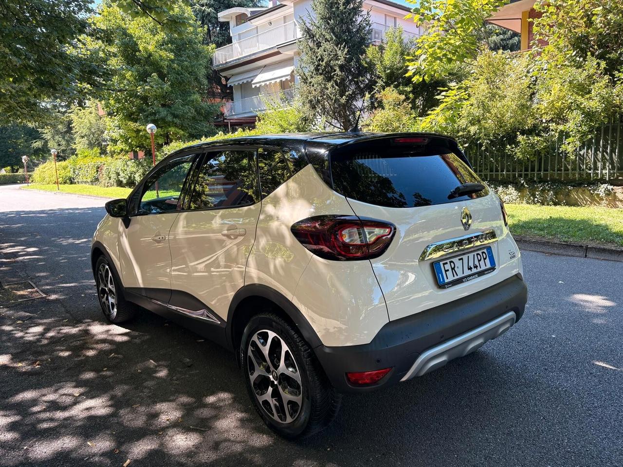 Renault Captur dCi 8V 90 CV EDC Start&Stop Energy Initiale Paris