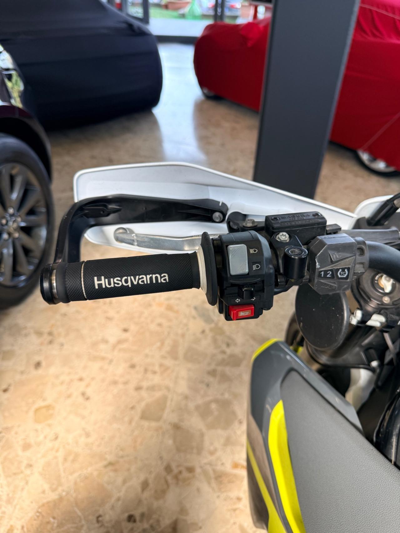 Husqvarna 701 Supermoto 75CV 09/2022