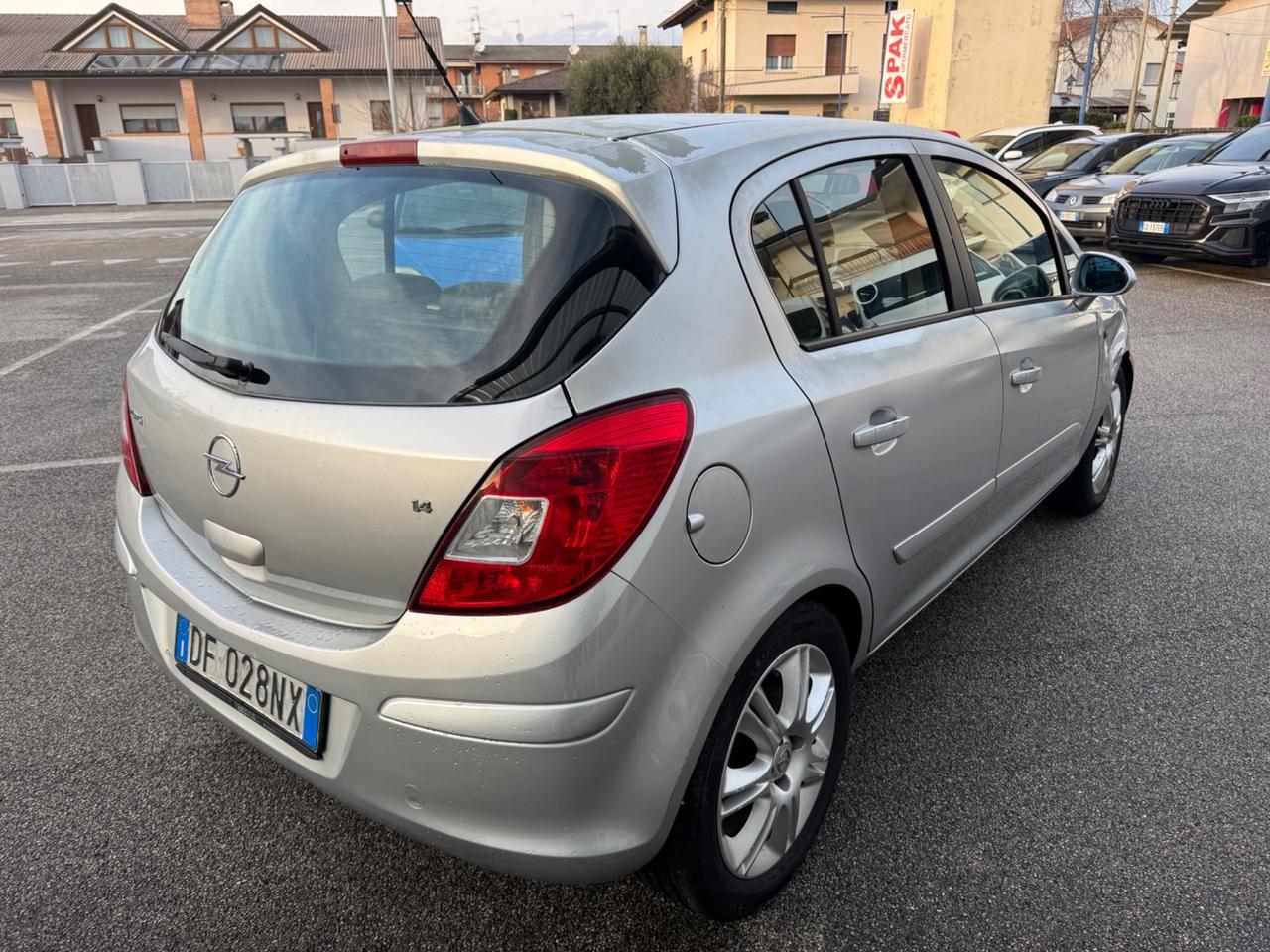 Opel Corsa 1.4 16V 5 porte Cosmo