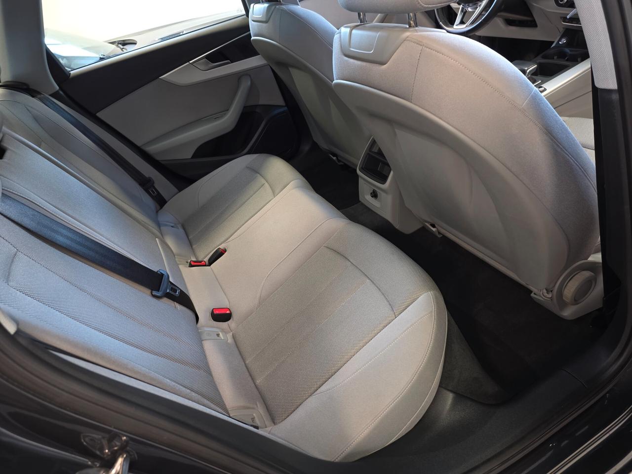 Audi A4 40 TDI S tronic Business