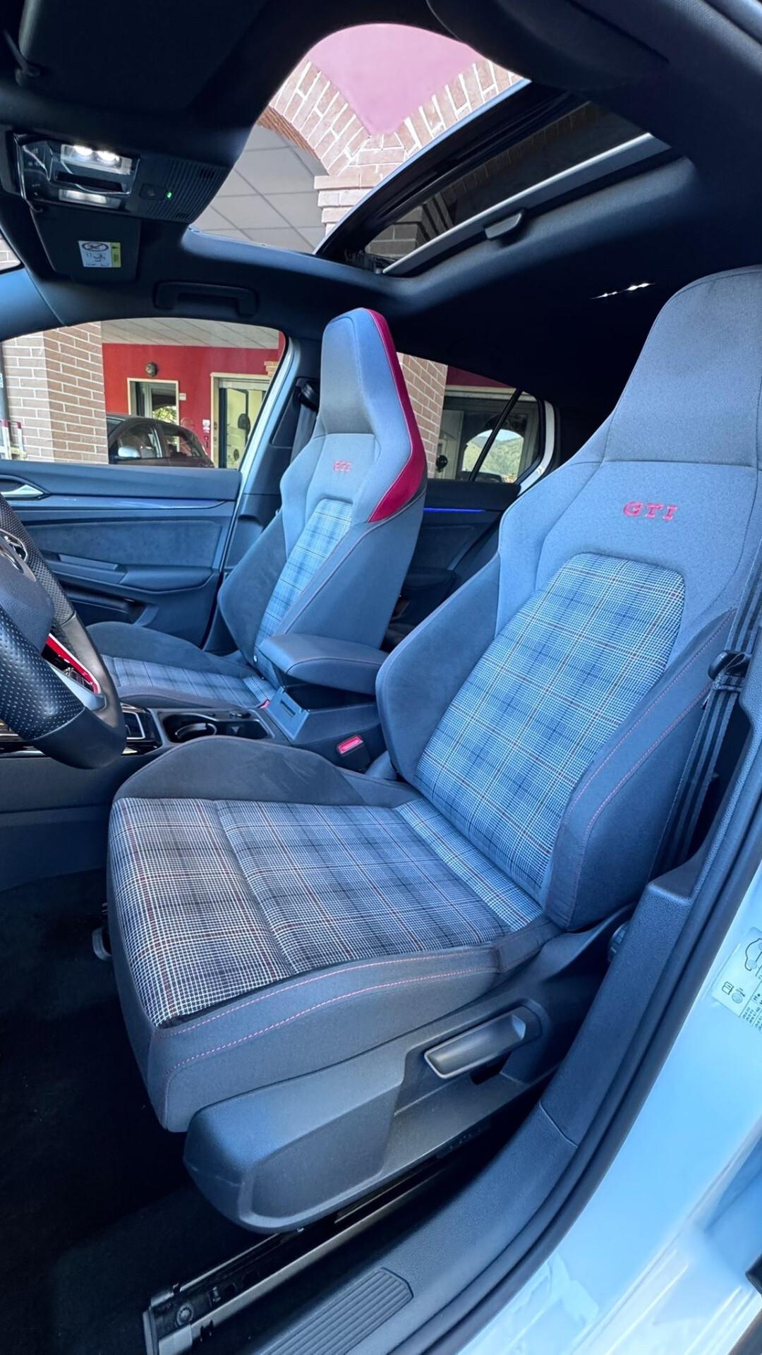 Volkswagen Golf GTI 2.0 TSI DSG