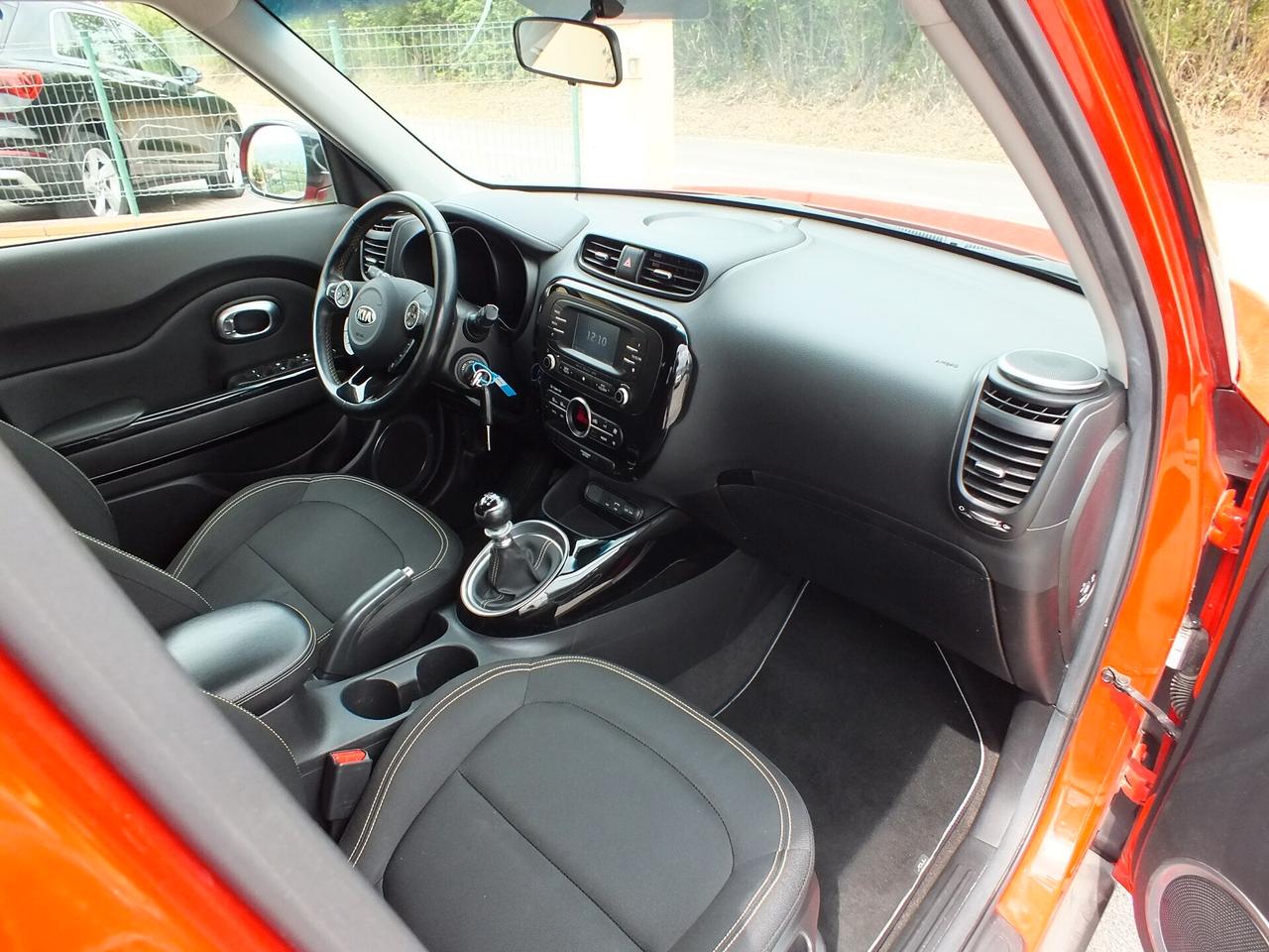 KIA SOUL 1.6 CRDi 136 CV EURO 6-RETROCAMERA-