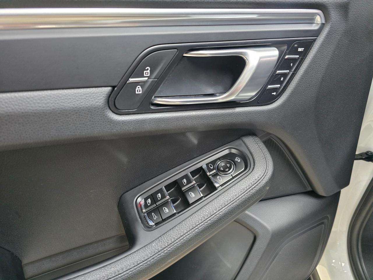 Porsche Macan 2.0 (Tetto-cerchi 21)