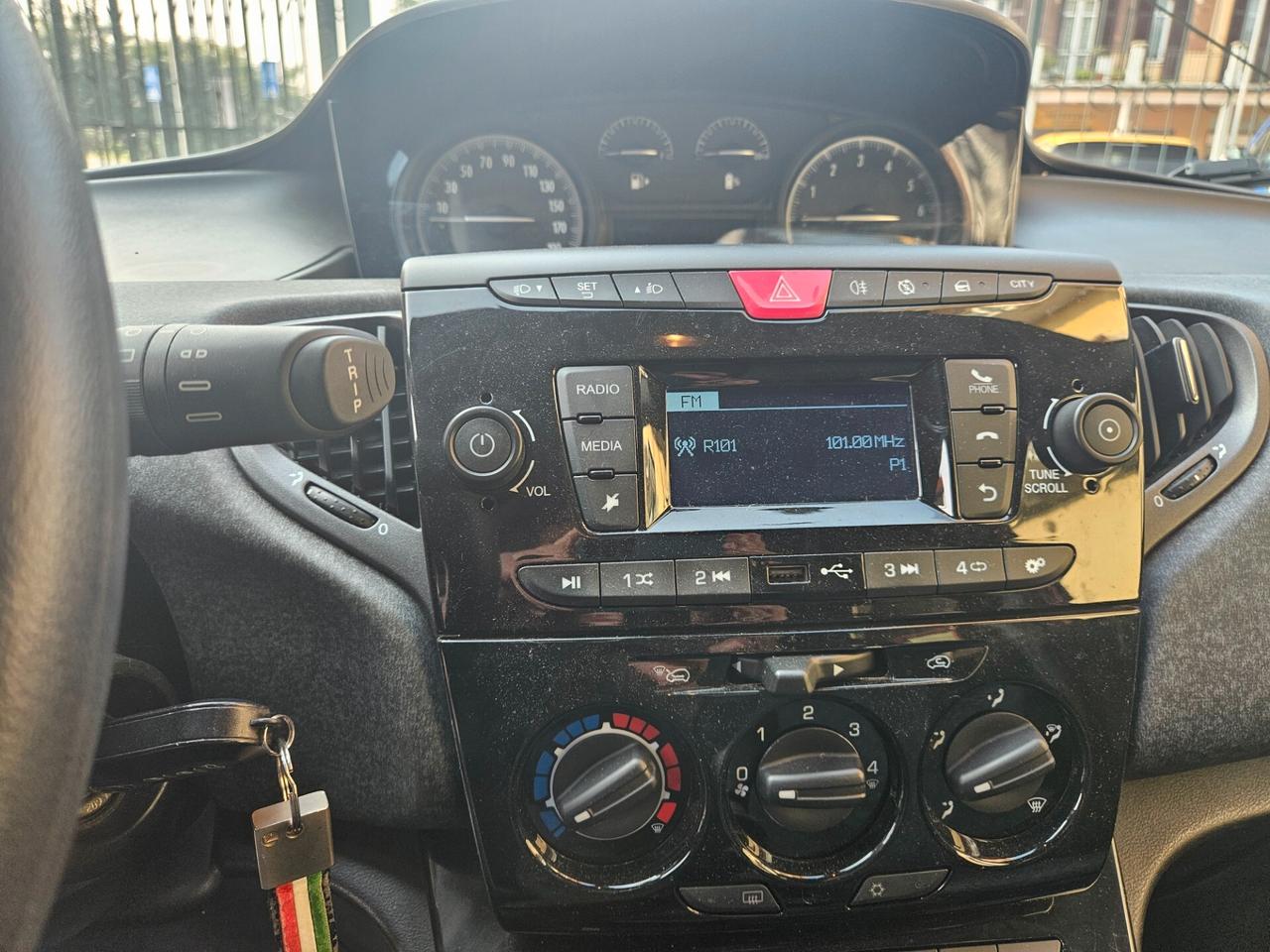 Lancia Ypsilon 1.0 FireFly 5 porte S&S Hybrid Ecochic