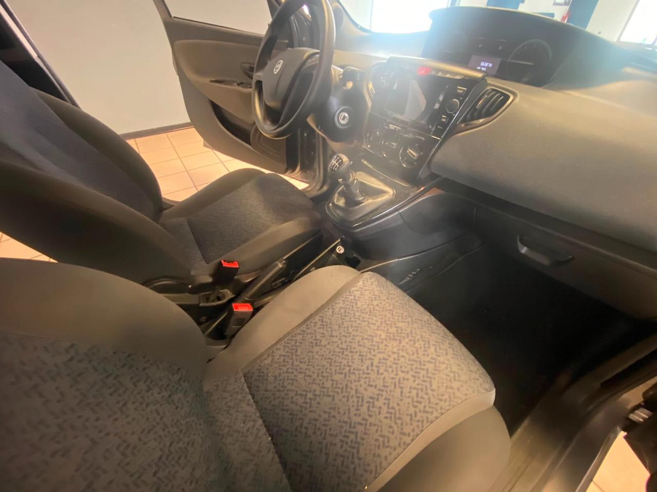 Lancia Ypsilon 1.0 FireFly 5 porte S&S Hybrid Ecochic Gold