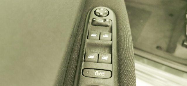 PEUGEOT 5008 1.6 VTi 120CV Tecno