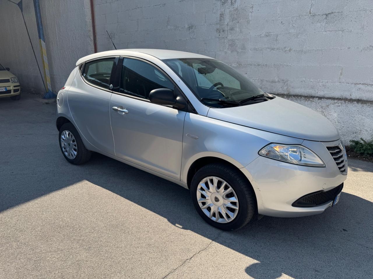 Lancia Ypsilon 0.9 TwinAir 85 CV 5 porte Metano Ecochic Elefantino
