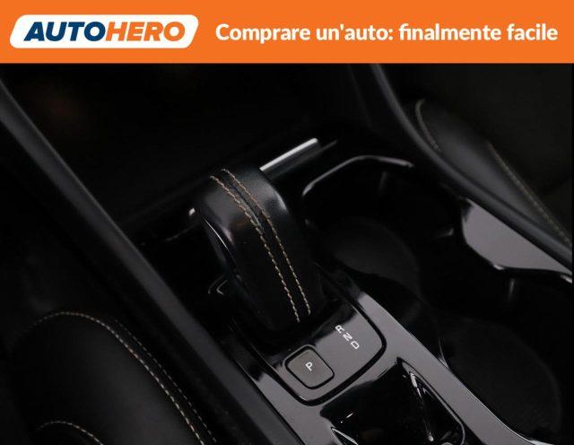 VOLVO XC40 T5 Recharge Plug-in Hybrid R-design