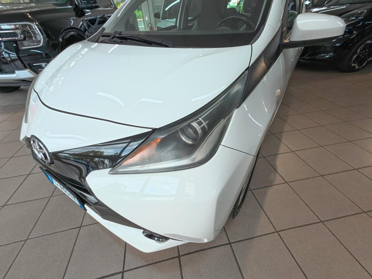 Toyota Aygo 1.0 VVT-i 69 CV 5 porte x-cool