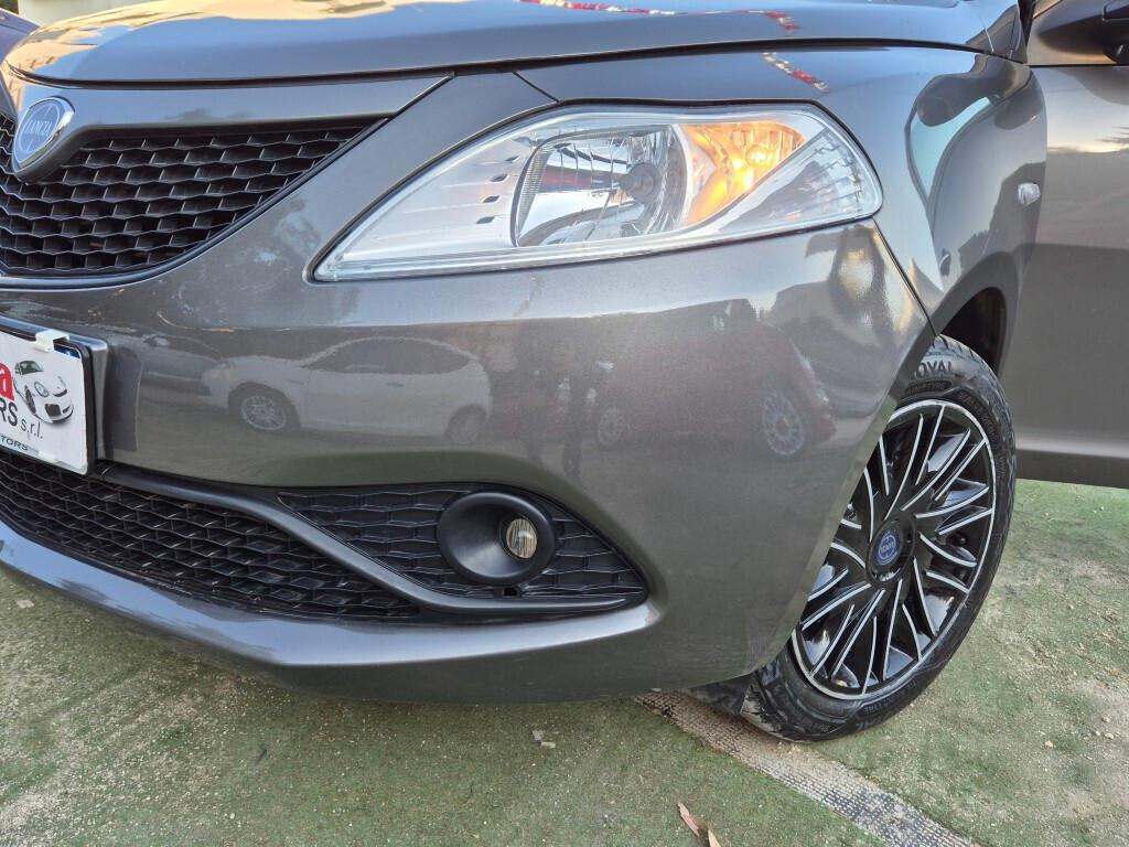 Lancia Ypsilon 1.0 Hybrid Ecochic Gold