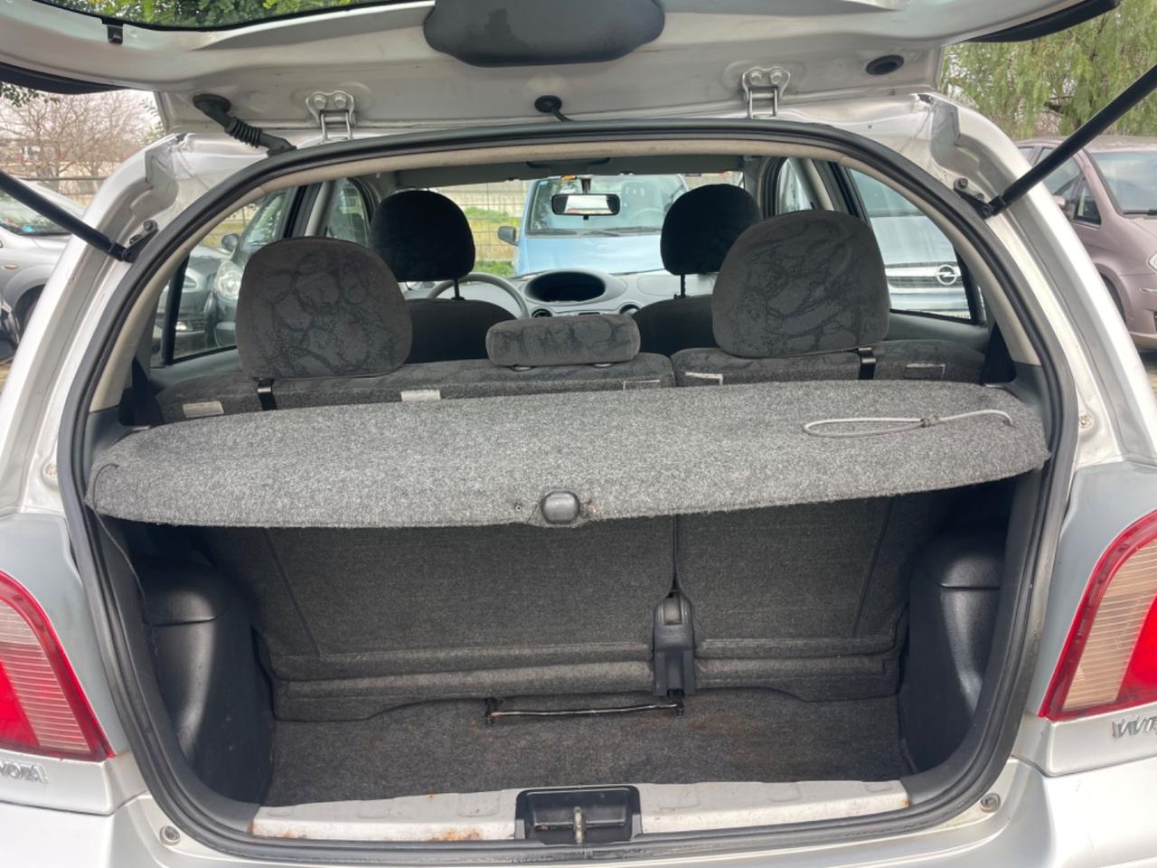 Toyota Yaris 1.0i 16V cat 5 porte Sol
