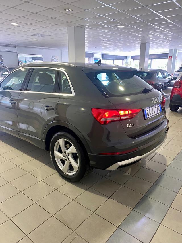 AUDI Q3 35 TDI S tronic Business Advanced