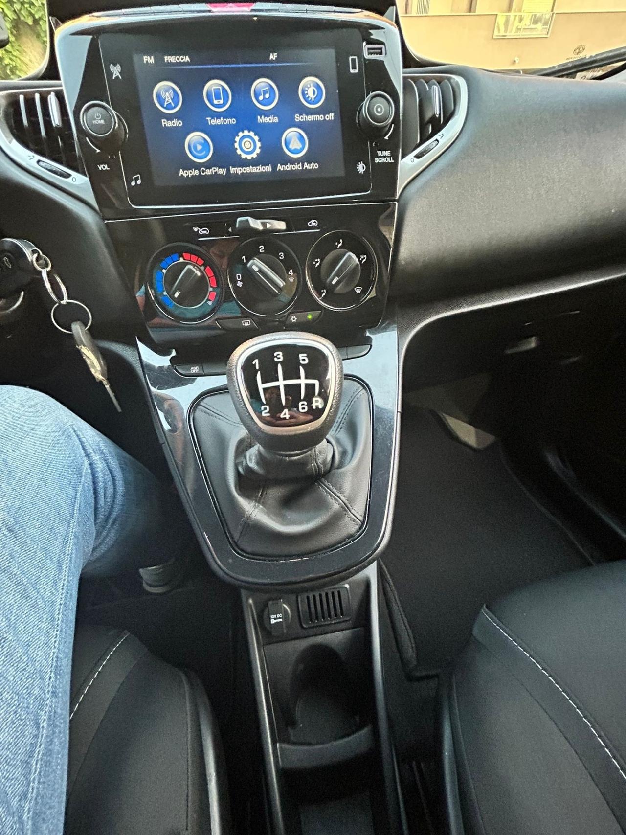 Lancia Ypsilon 1.0 FireFly 5 porte S&S Hybrid Ecochic A. Ferretti