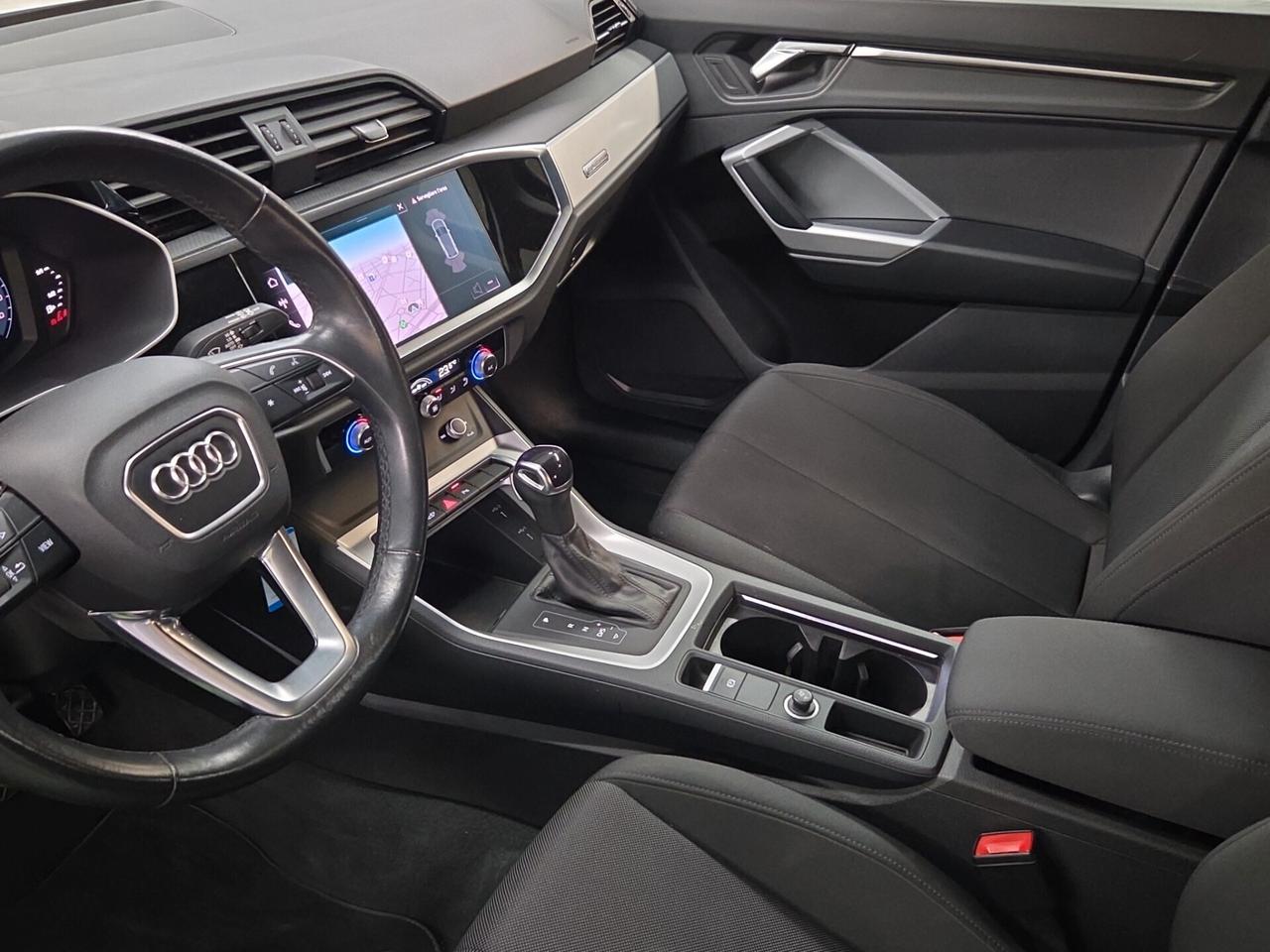 Audi Q3 45 TFSI e S tronic Business