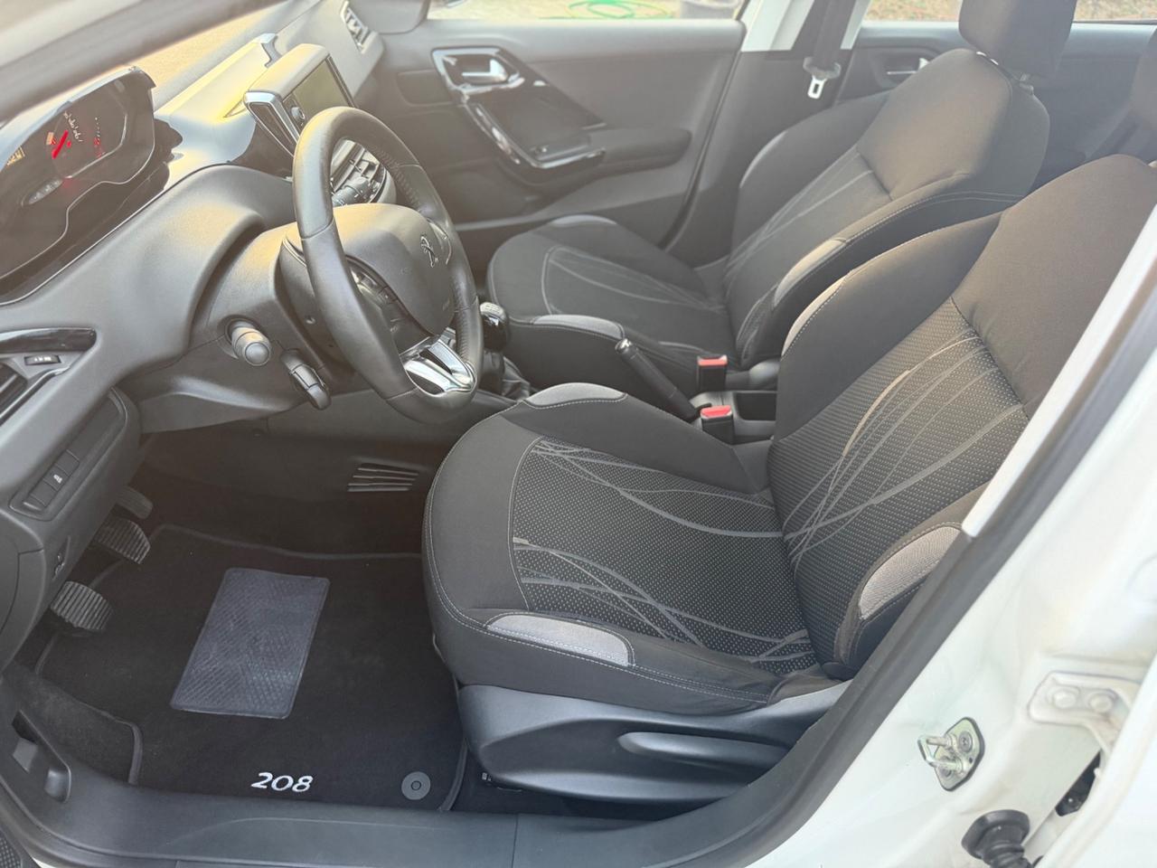 Peugeot 208 1.4 HDi 68 CV 5 porte Allure