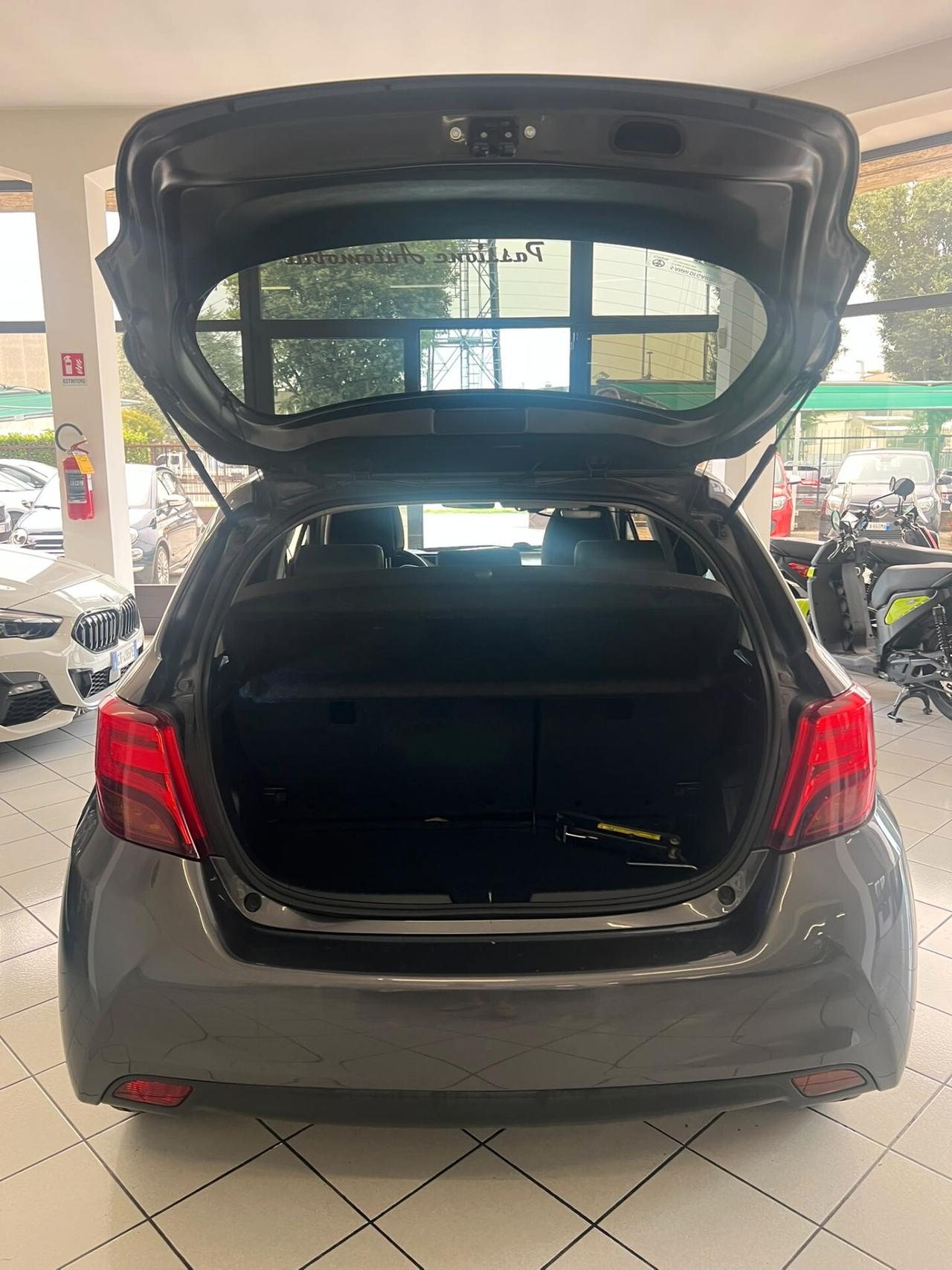 Toyota Yaris 1.5 Hybrid 5 porte Cool