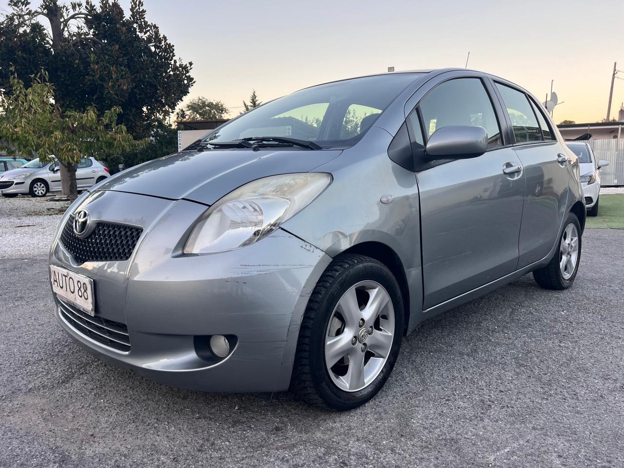 Toyota Yaris 1.0 5 porte