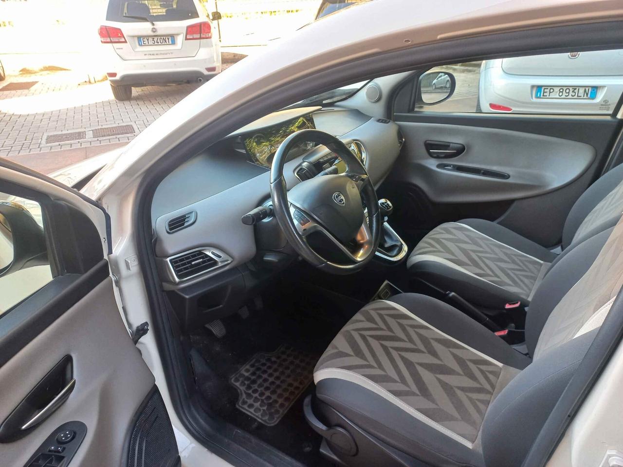 Lancia Ypsilon 1.2 69 CV 5 porte Opening Edition