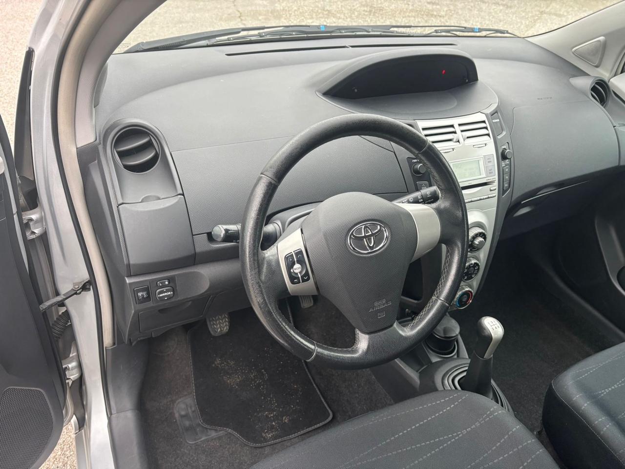 Toyota Yaris 1.0 5 porte