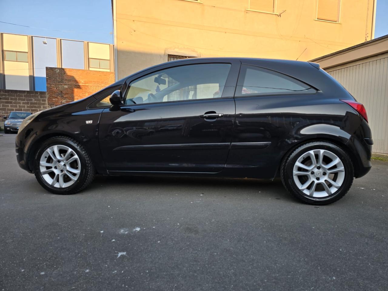 Opel corsa 1.2 benz perfetta neopatentati possibilita 12 mesi garanzia