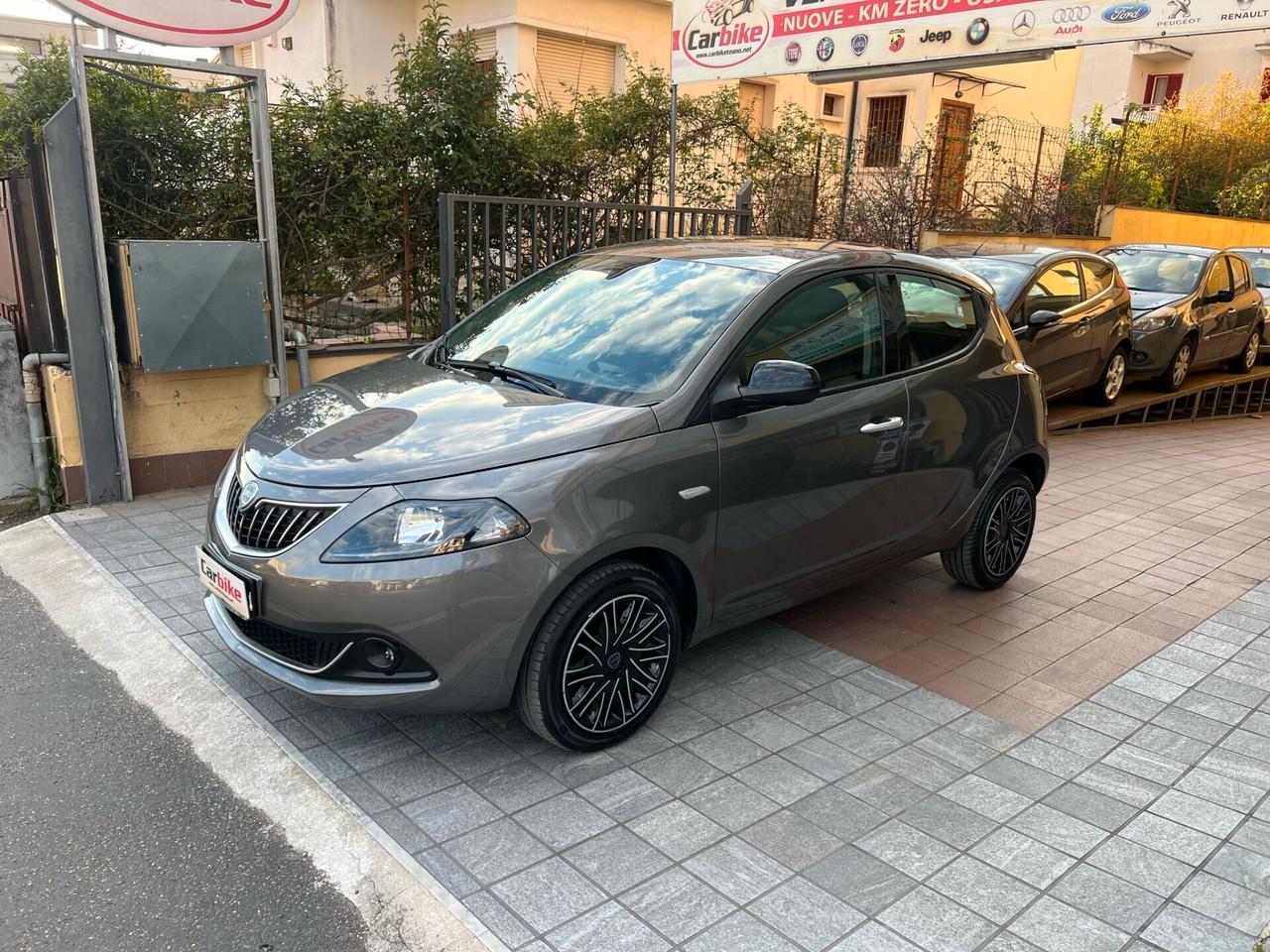 Lancia Ypsilon 1.0 FireFly 5 porte S&S Hybrid Ecochic Silver