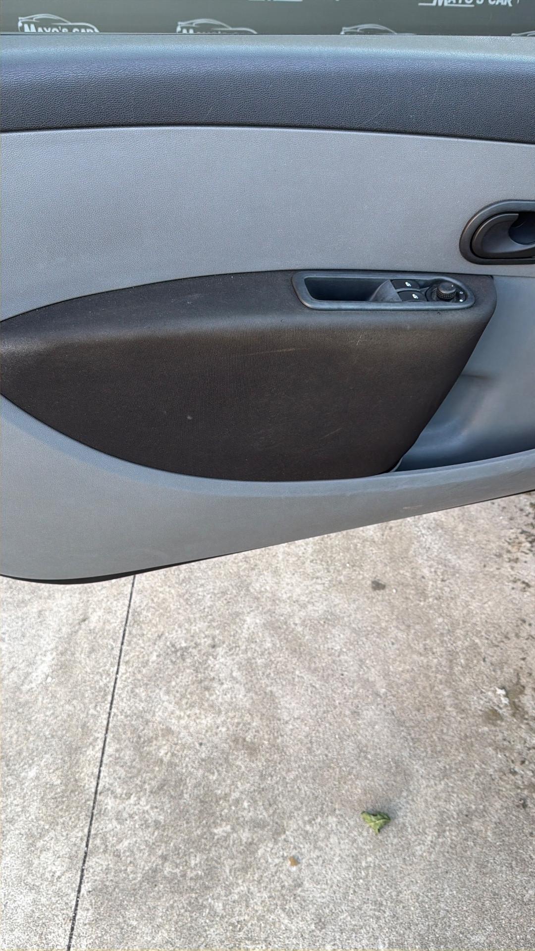 RENAULT CLIO (anno 2006)