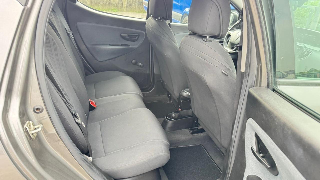 Lancia Ypsilon 1.0 FireFly 5 porte S&S Hybrid Ecochic Gold