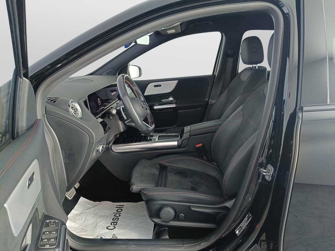 Mercedes-Benz Classe B - W247 2023 - B 180 d AMG Line Premium auto
