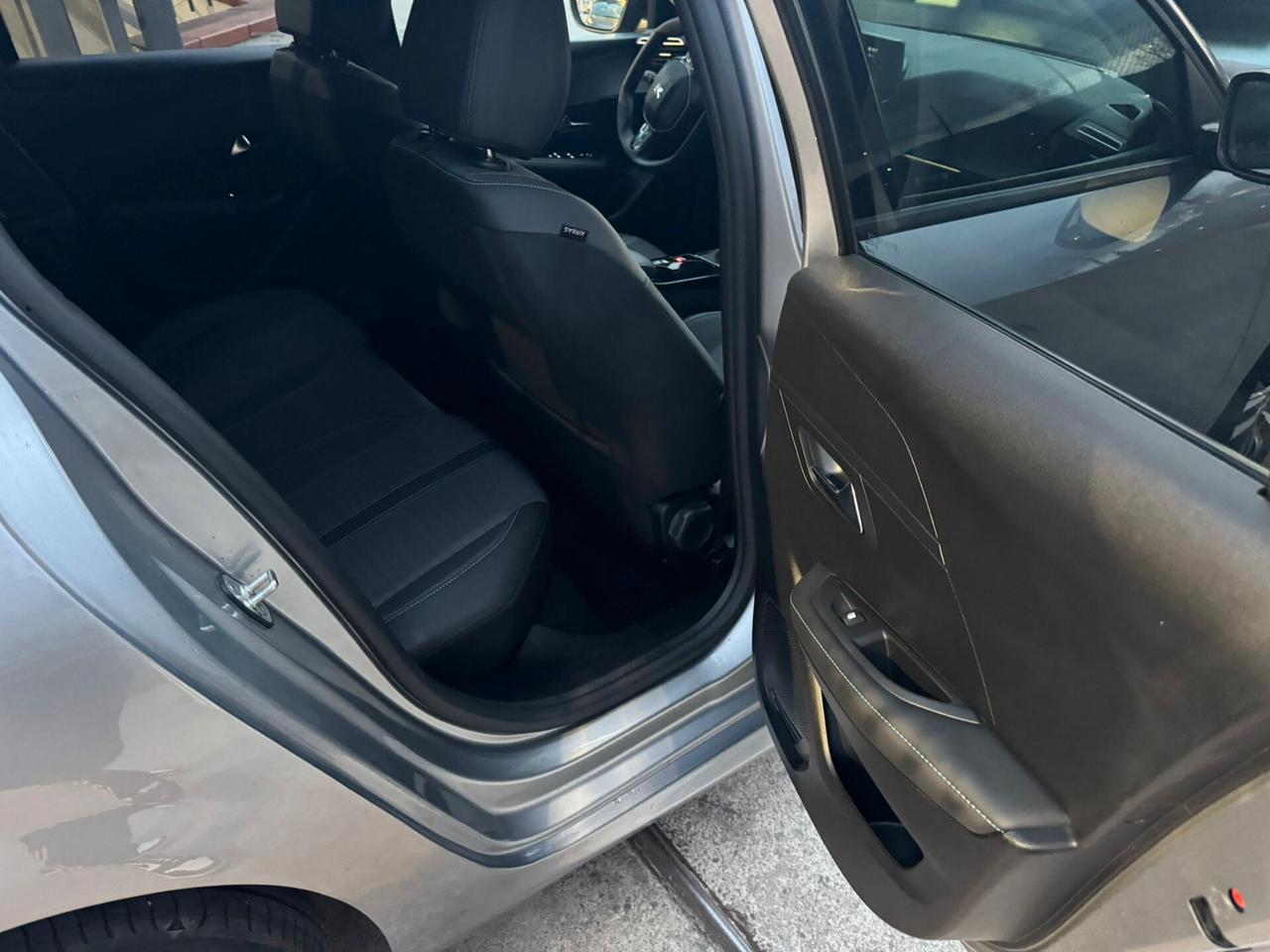 Peugeot 208 100cv BlueHDi Allure Pack