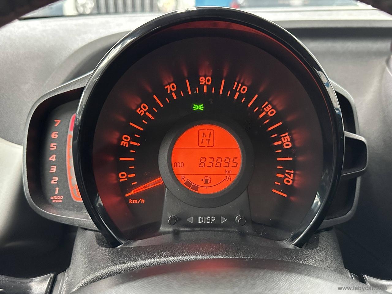 TOYOTA Aygo 1.0 VVT-i 69 CV 5p. x-play MMT