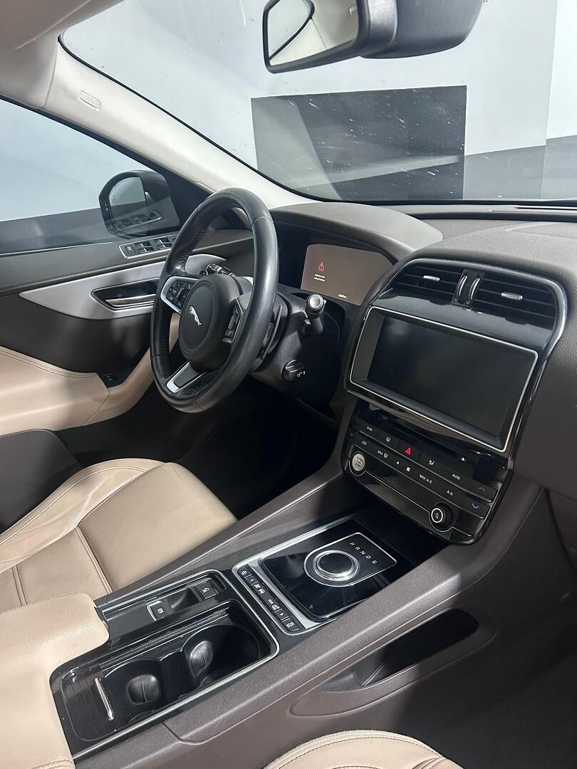 Jaguar F-Pace AWD Prestige