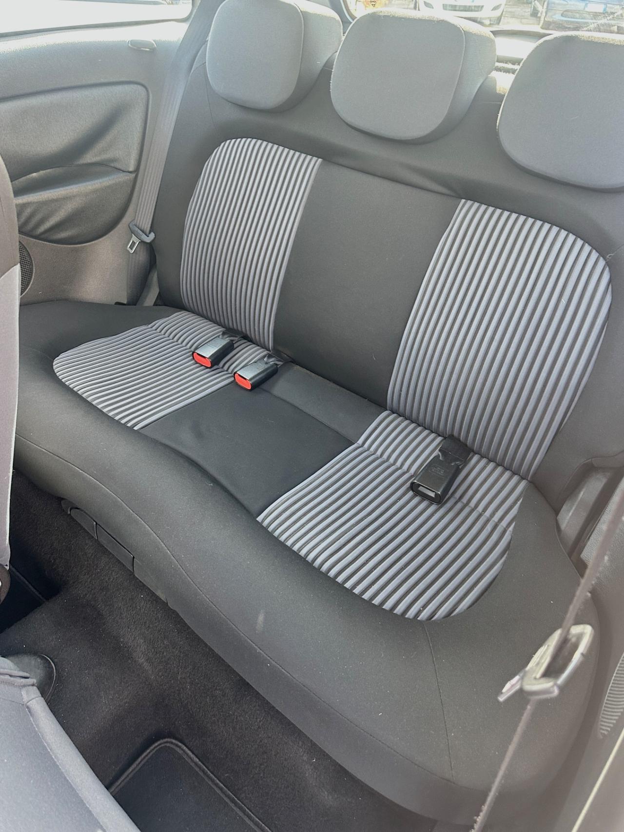 Lancia Ypsilon 1.3 MJT 75 CV 3p VERSUS