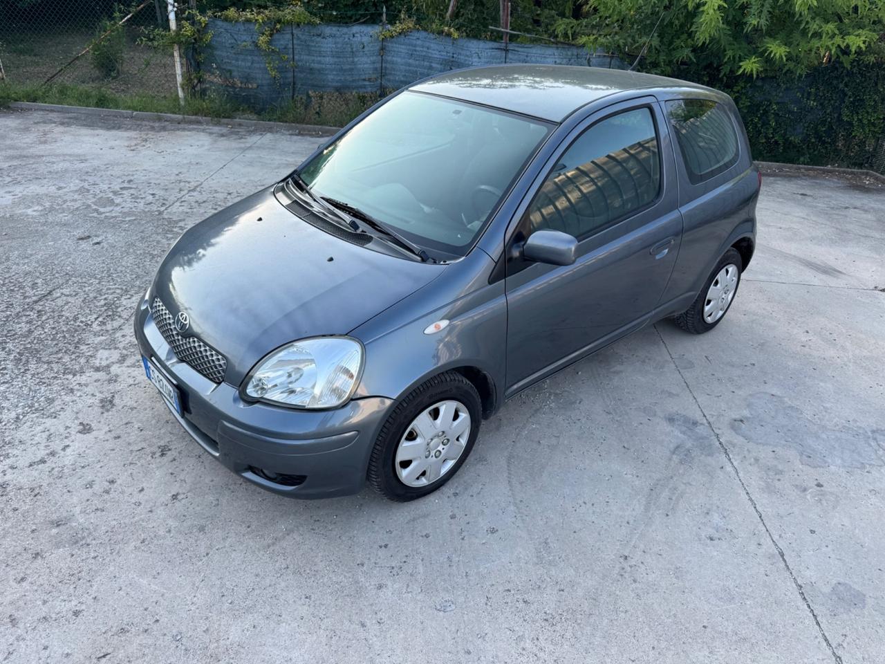 Toyota Yaris 1.3i 16V cat 3 porte Sol