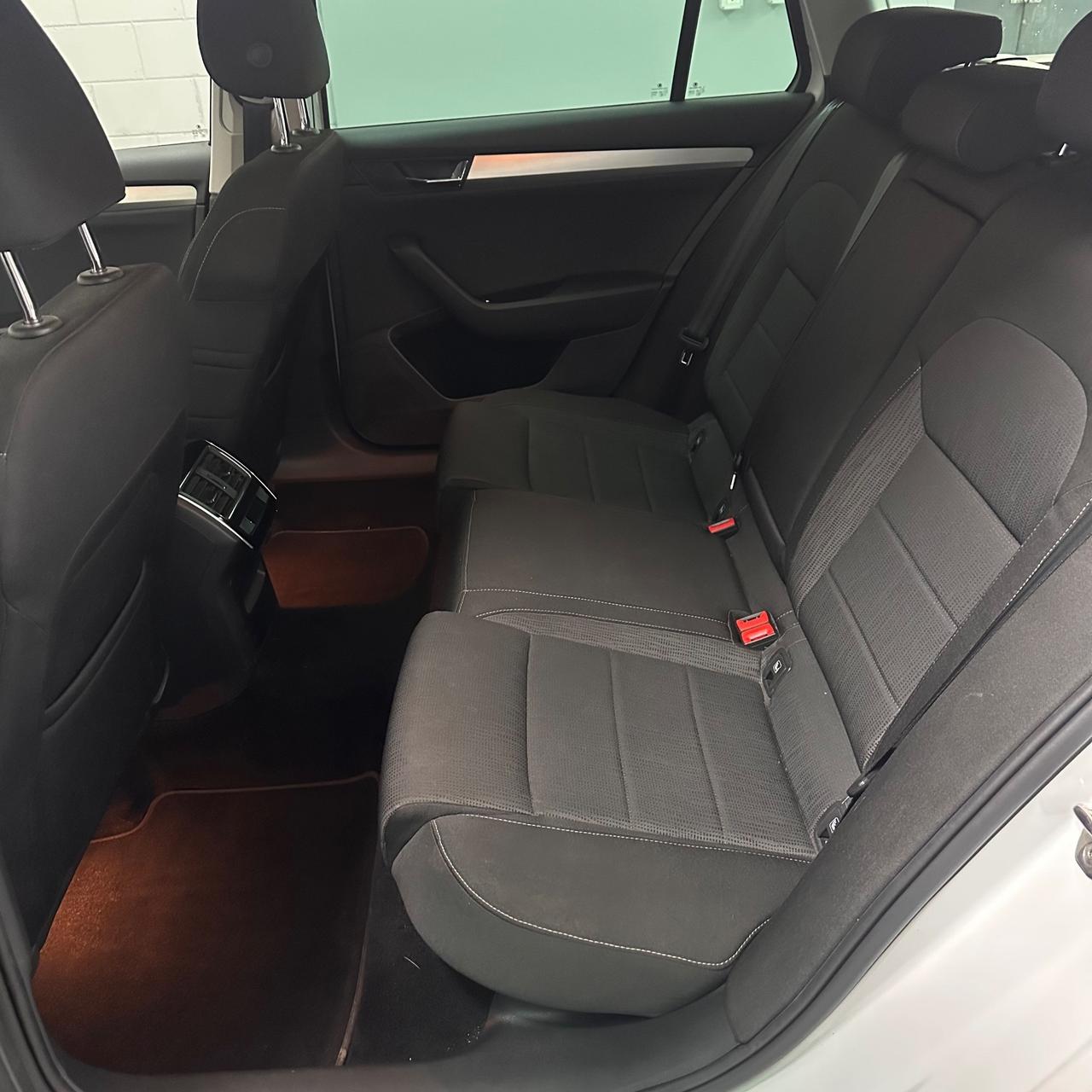 Skoda Superb 2.0 TDI 150 CV SCR DSG Executive