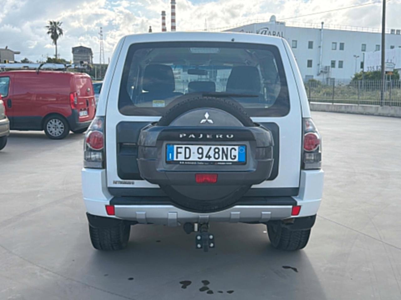 Mitsubishi Pajero 3.2 DI-D 16V aut. 3p. Intense DPF IVA ESPOSTA