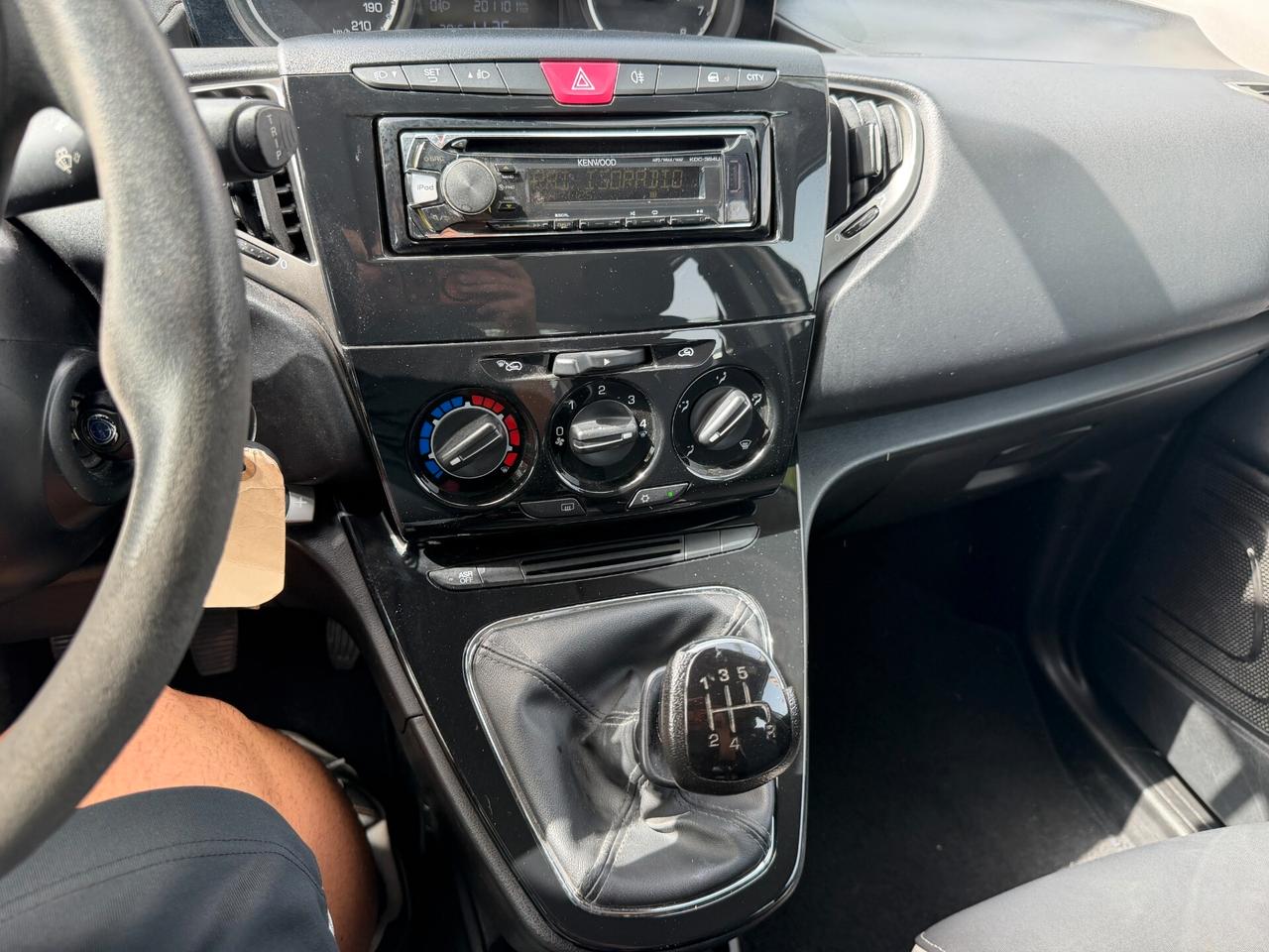 LANCIA YPSILON 2015 1.2 BENZINA 69 CV