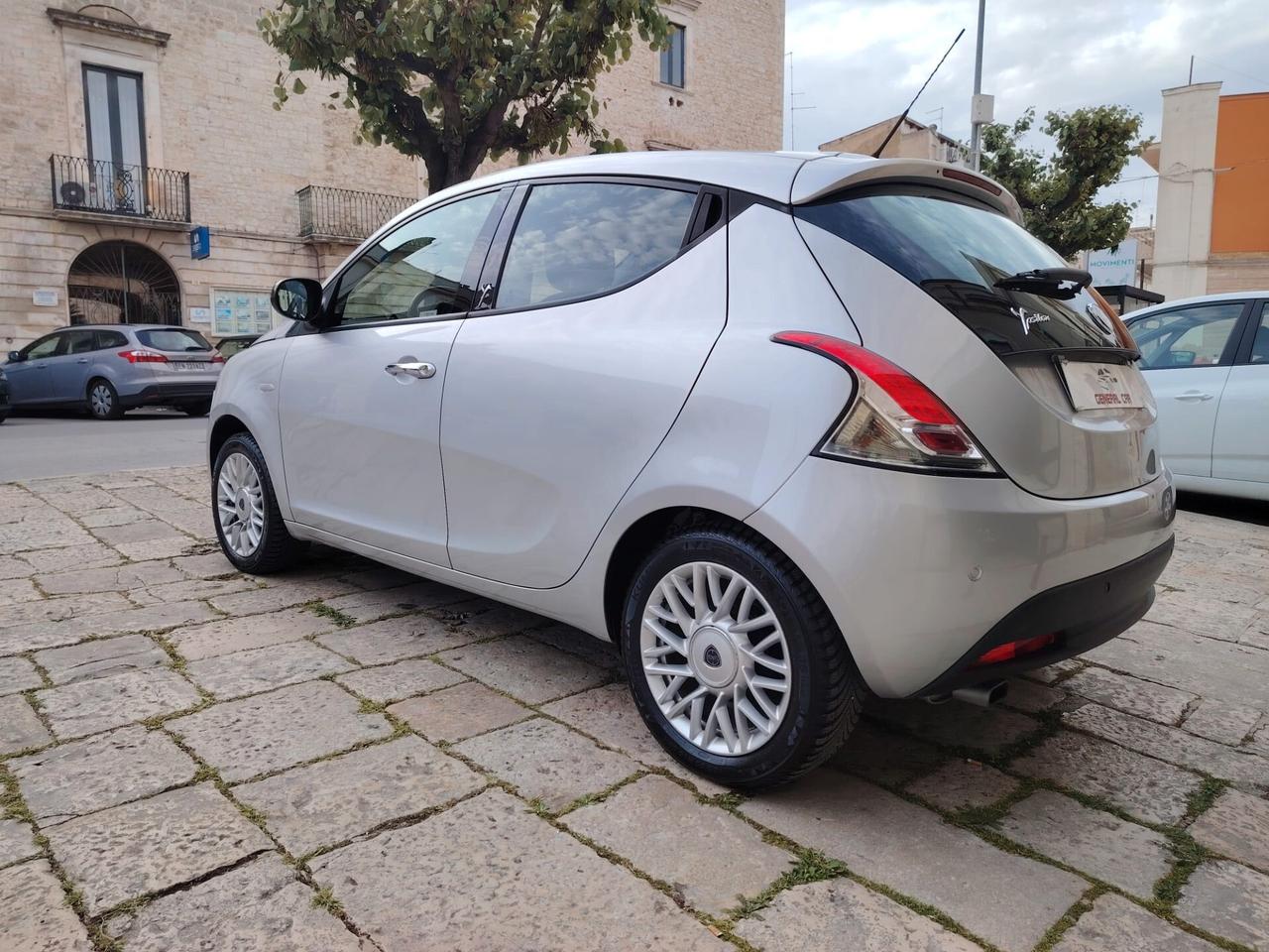 Lancia Ypsilon 1.2 69 CV 5 porte GPL Ecochic Gold