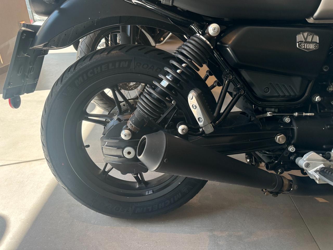 Moto Guzzi V7 IV 2023